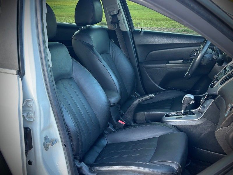 Chevrolet CRUZE SPORT LTZ 1.8 2014 NEUMANN VEÍCULOS ARROIO DO MEIO / Carros no Vale Chevrolet CRUZE SPORT LTZ 1.8 2014 NEUMANN VEÍCULOS ARROIO DO MEIO / Carros no Vale
