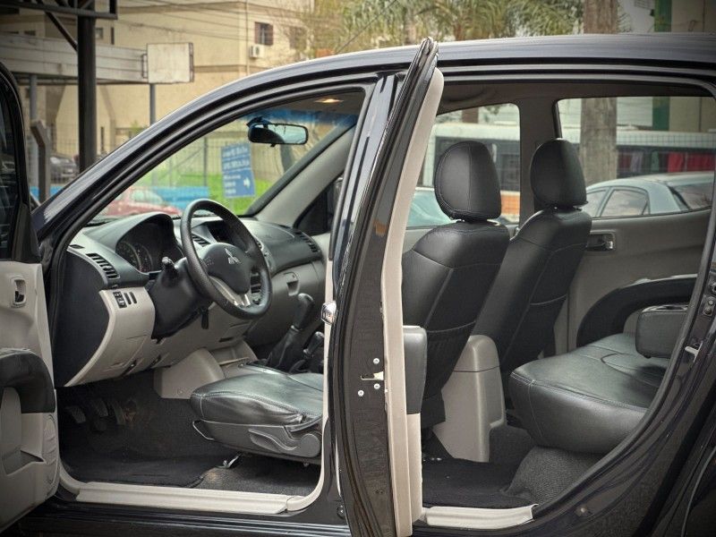 Mitsubishi L-200 TRITON HPE 3.2 2010 NEUMANN VEÍCULOS ARROIO DO MEIO / Carros no Vale