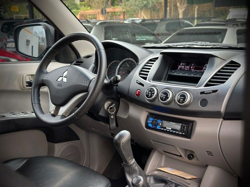 Mitsubishi L-200 TRITON HPE 3.2 2010 NEUMANN VEÍCULOS ARROIO DO MEIO / Carros no Vale