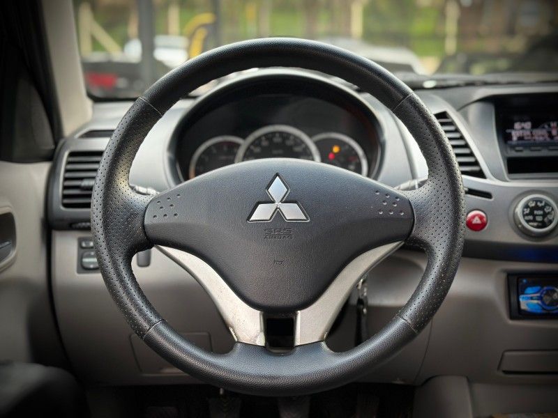 Mitsubishi L-200 TRITON HPE 3.2 2010 NEUMANN VEÍCULOS ARROIO DO MEIO / Carros no Vale