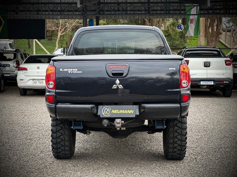 Mitsubishi L-200 TRITON HPE 3.2 2010 NEUMANN VEÍCULOS ARROIO DO MEIO / Carros no Vale