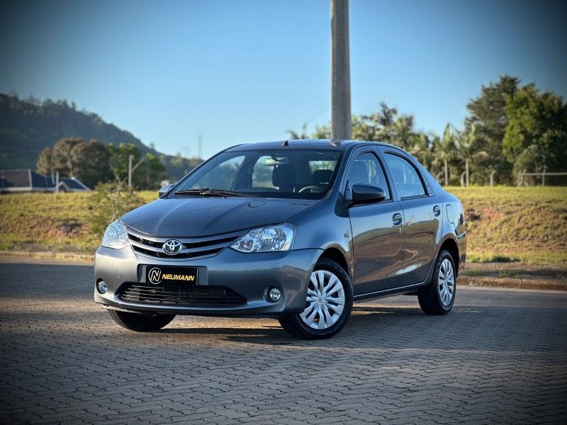 Toyota ETIOS SEDAN X 1.5 2015 NEUMANN VEÍCULOS ARROIO DO MEIO / Carros no Vale