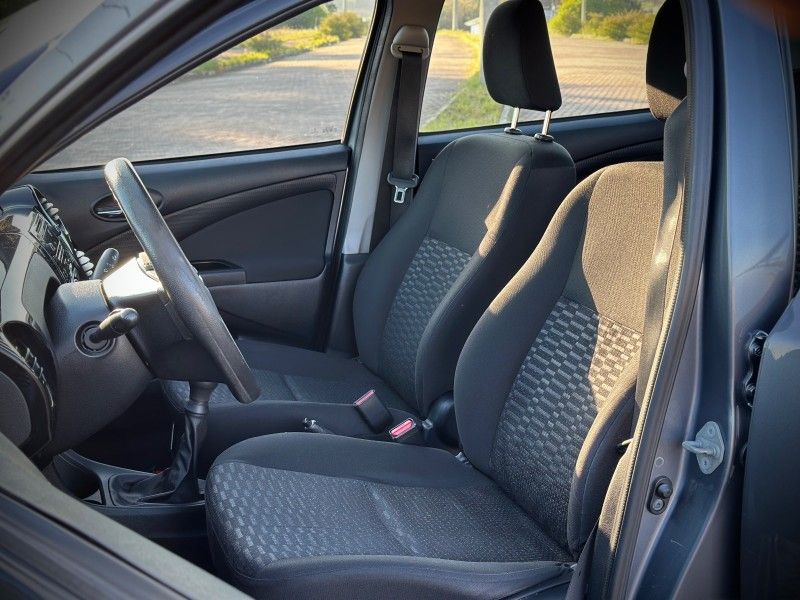 Toyota ETIOS SEDAN X 1.5 2015 NEUMANN VEÍCULOS ARROIO DO MEIO / Carros no Vale