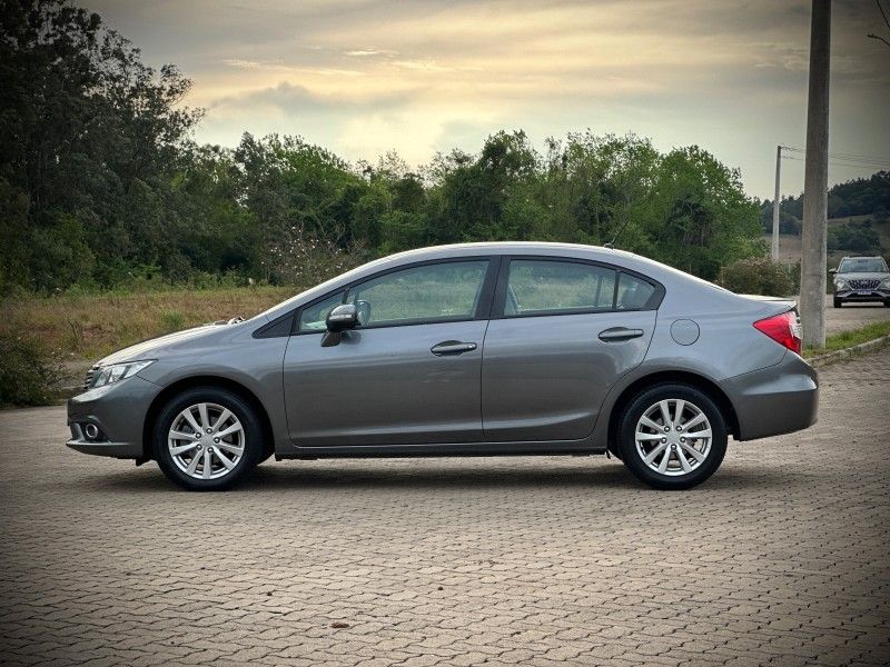 Honda CIVIC SEDAN LXR 2014 NEUMANN VEÍCULOS ARROIO DO MEIO / Carros no Vale