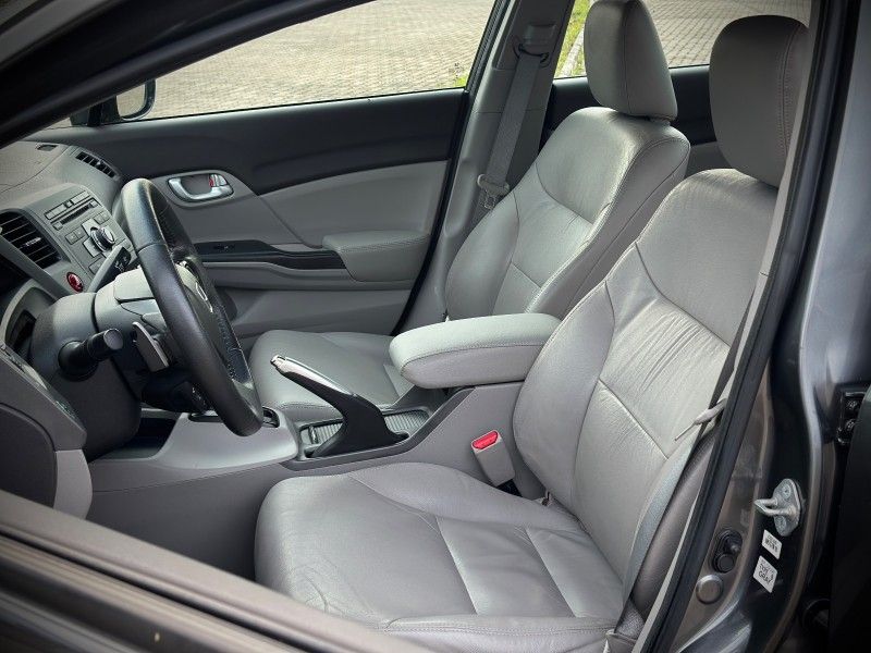 Honda CIVIC SEDAN LXR 2014 NEUMANN VEÍCULOS ARROIO DO MEIO / Carros no Vale