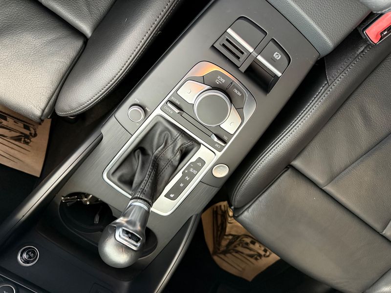 Audi A3 Sedan Prestige Plus 1.4 Tfsi Tiptronic 2019/2020 COVEL VEICULOS ENCANTADO / Carros no Vale