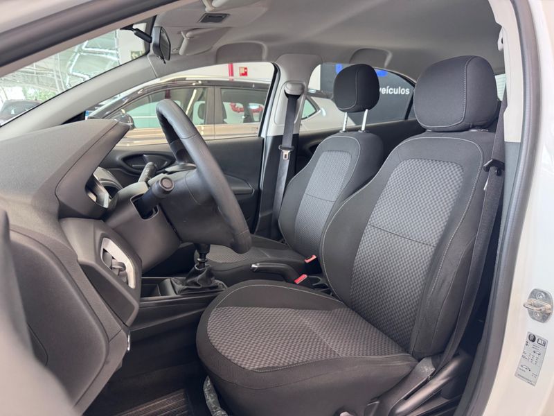 Chevrolet Onix 1.0 Lt 2017/2018 COVEL VEICULOS ENCANTADO / Carros no Vale