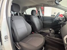 Chevrolet Onix 1.0 Lt 2017/2018 COVEL VEICULOS ENCANTADO / Carros no Vale