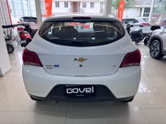 Chevrolet Onix 1.0 Lt 2017/2018 COVEL VEICULOS ENCANTADO / Carros no Vale
