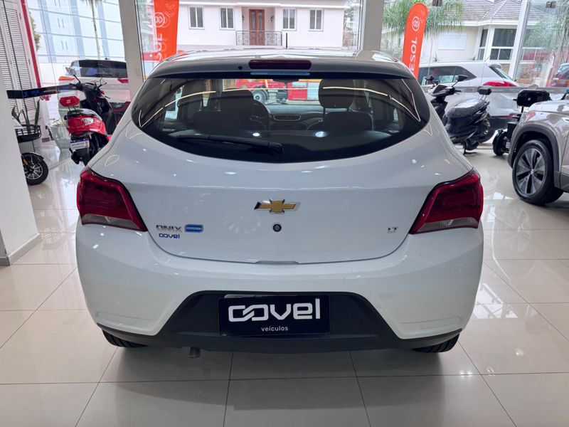 Chevrolet Onix 1.0 Lt 2017/2018 COVEL VEICULOS ENCANTADO / Carros no Vale