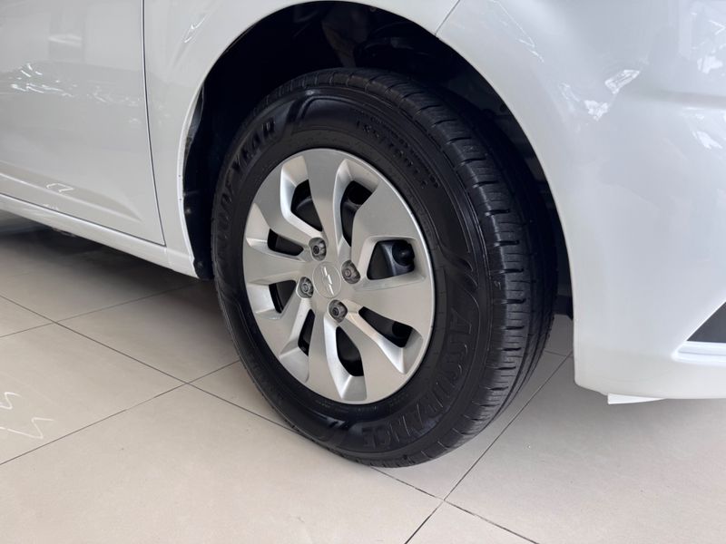 Chevrolet Onix 1.0 Lt 2017/2018 COVEL VEICULOS ENCANTADO / Carros no Vale