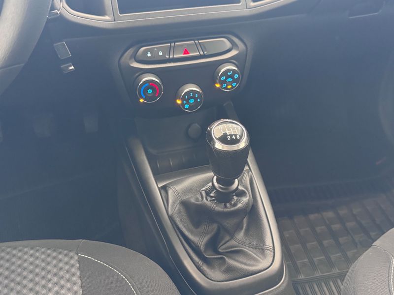 Chevrolet Onix 1.0 Lt 2017/2018 COVEL VEICULOS ENCANTADO / Carros no Vale