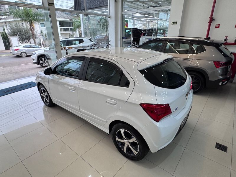 Chevrolet Onix Hatch Ltz 1.4 8v Flexpower Mec 2016/2017 COVEL VEICULOS ENCANTADO / Carros no Vale