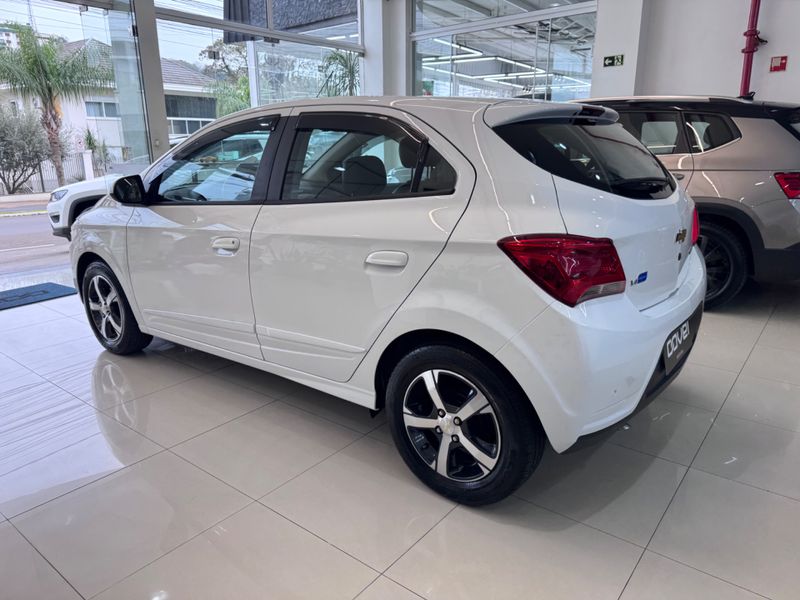 Chevrolet Onix Hatch Ltz 1.4 8v Flexpower Mec 2016/2017 COVEL VEICULOS ENCANTADO / Carros no Vale