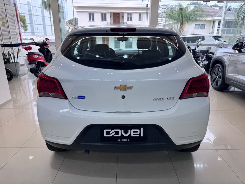 Chevrolet Onix Hatch Ltz 1.4 8v Flexpower Mec 2016/2017 COVEL VEICULOS ENCANTADO / Carros no Vale