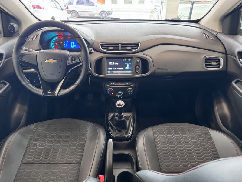 Chevrolet Onix Hatch Ltz 1.4 8v Flexpower Mec 2016/2017 COVEL VEICULOS ENCANTADO / Carros no Vale