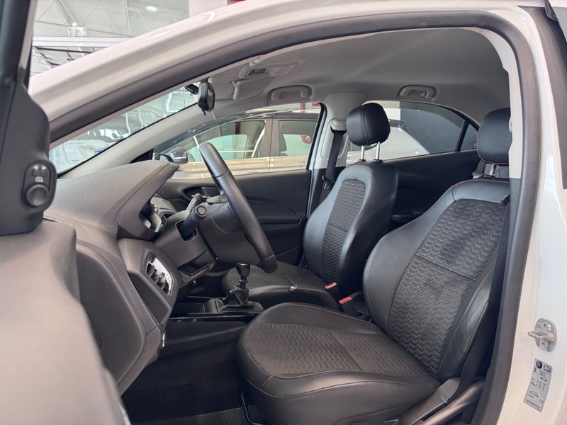 Chevrolet Onix Hatch Ltz 1.4 8v Flexpower Mec 2016/2017 COVEL VEICULOS ENCANTADO / Carros no Vale