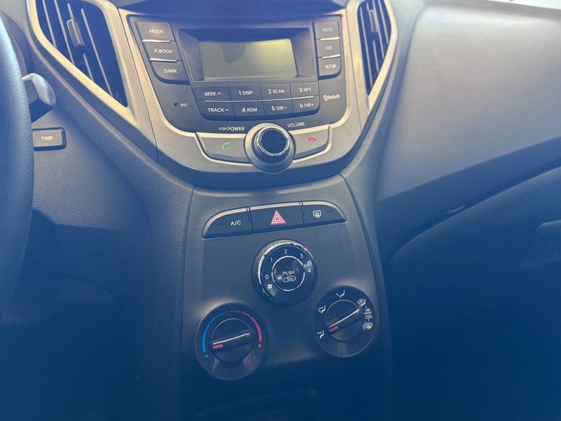 Hyundai Hb20 1.0m Comfor 2014/2015 COVEL VEICULOS ENCANTADO / Carros no Vale
