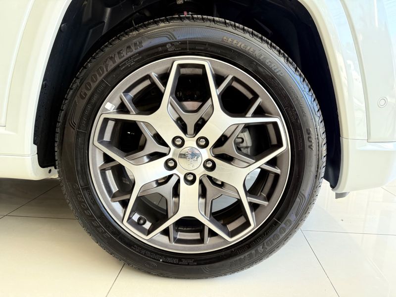 Jeep Commander Overland T270 1.3 Tb 2022/2023 COVEL VEICULOS ENCANTADO / Carros no Vale