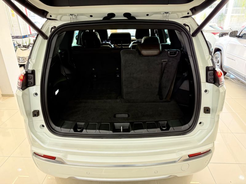 Jeep Commander Overland T270 1.3 Tb 2022/2023 COVEL VEICULOS ENCANTADO / Carros no Vale