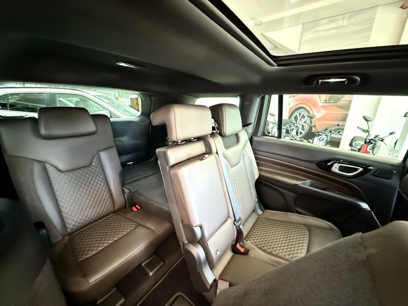 Jeep Commander Overland T270 1.3 Tb 2022/2023 COVEL VEICULOS ENCANTADO / Carros no Vale