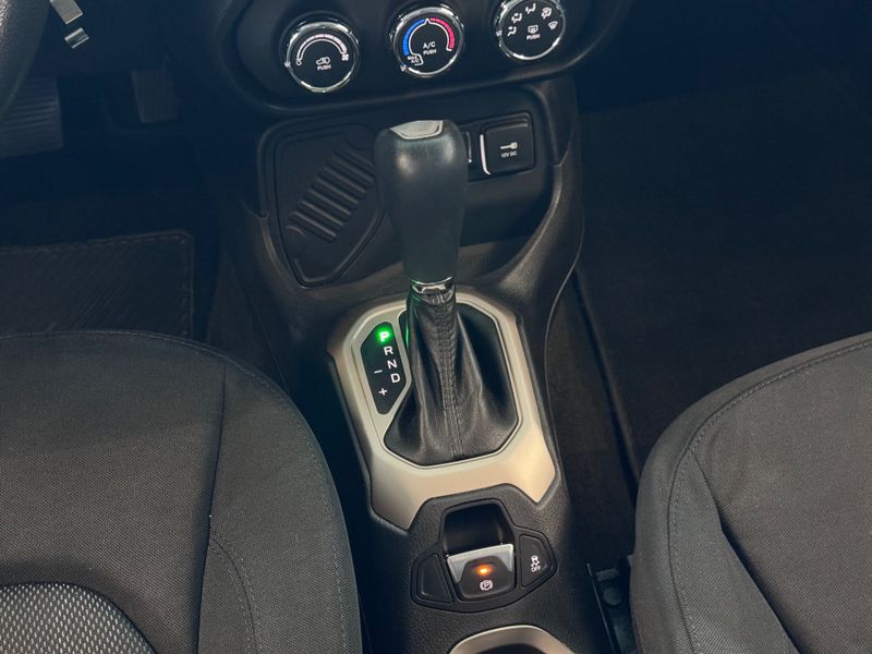 Jeep Renegade Sport 1.8 4×2 16v 2015/2016 COVEL VEICULOS ENCANTADO / Carros no Vale