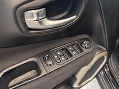 Jeep Renegade Sport 1.8 4×2 16v 2015/2016 COVEL VEICULOS ENCANTADO / Carros no Vale