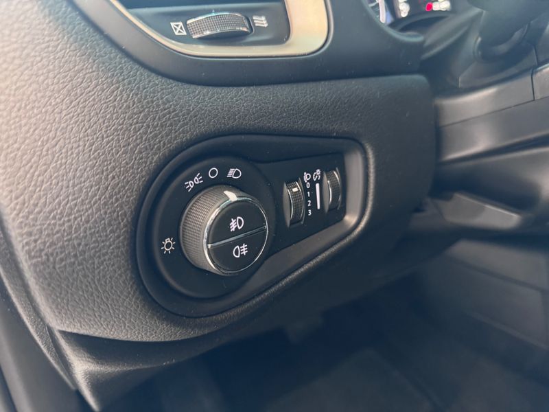 Jeep Renegade Sport 1.8 4×2 16v 2015/2016 COVEL VEICULOS ENCANTADO / Carros no Vale