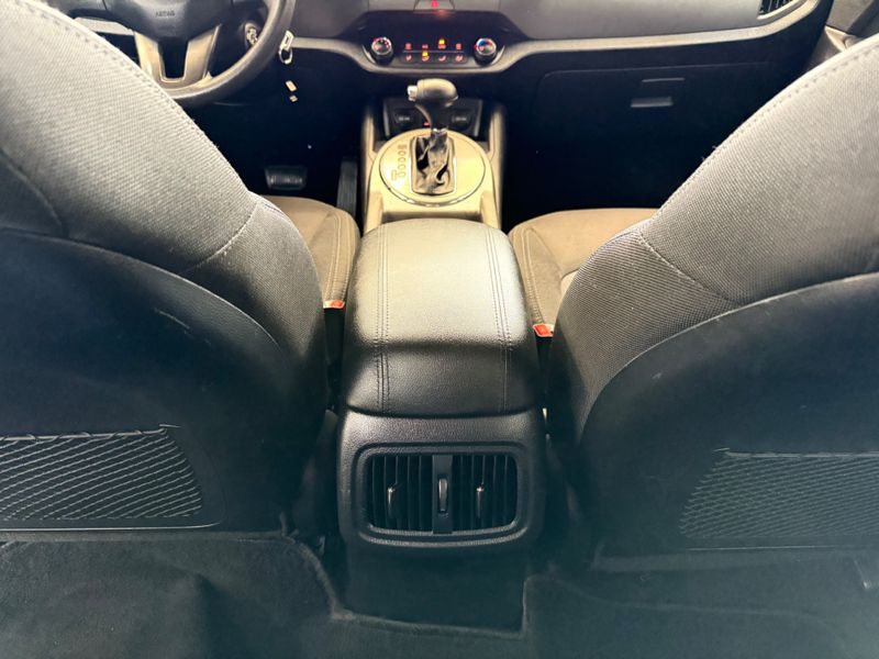 Kia Sportage 2.0 Lx 4×2 16v 2014/2015 COVEL VEICULOS ENCANTADO / Carros no Vale
