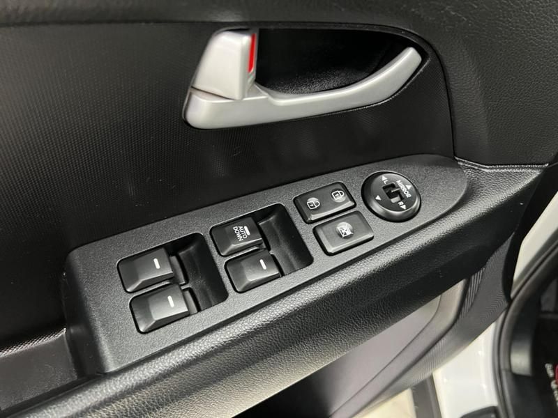 Kia Sportage 2.0 Lx 4×2 16v 2014/2015 COVEL VEICULOS ENCANTADO / Carros no Vale