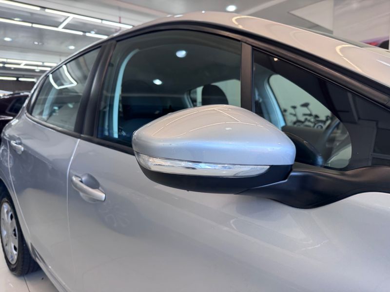 Peugeot 208 Active 1.5 8v 2013/2014 COVEL VEICULOS ENCANTADO / Carros no Vale