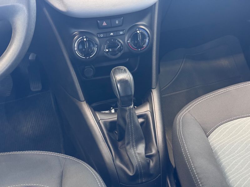 Peugeot 208 Active 1.5 8v 2013/2014 COVEL VEICULOS ENCANTADO / Carros no Vale