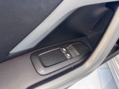 Peugeot 208 Active 1.5 8v 2013/2014 COVEL VEICULOS ENCANTADO / Carros no Vale