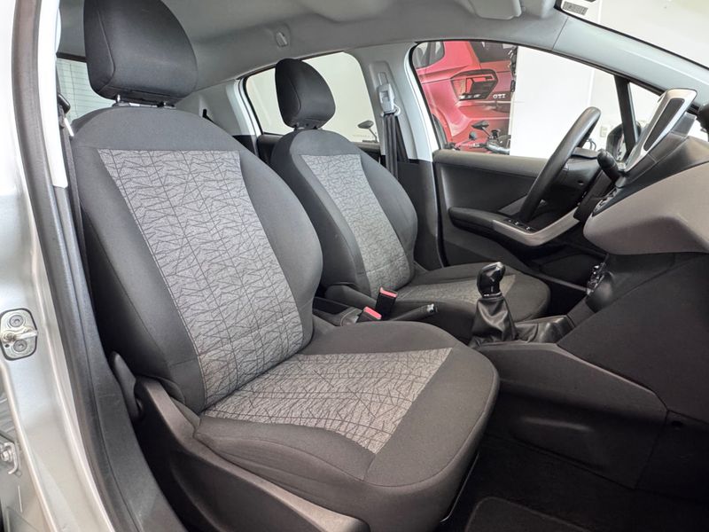 Peugeot 208 Active 2019/2020 COVEL VEICULOS ENCANTADO / Carros no Vale