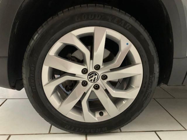 VOLKSWAGEN TAOS 1.4 250 TSI TOTAL FLEX COMFORTLINE AUTOMÁTICO 2021/2022 FÁBIO BERNARDES PORTO ALEGRE / Carros no Vale