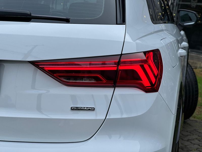 Audi Q3 Perf Black 2.0 TFSI Tiptr Quattro 2023/2024 CONCEPT MOTORS PASSO FUNDO / Carros no Vale