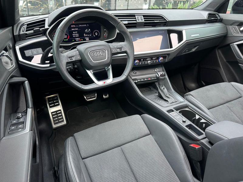 Audi Q3 Perf Black 2.0 TFSI Tiptr Quattro 2023/2024 CONCEPT MOTORS PASSO FUNDO / Carros no Vale