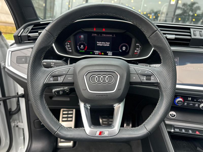 Audi Q3 Perf Black 2.0 TFSI Tiptr Quattro 2023/2024 CONCEPT MOTORS PASSO FUNDO / Carros no Vale