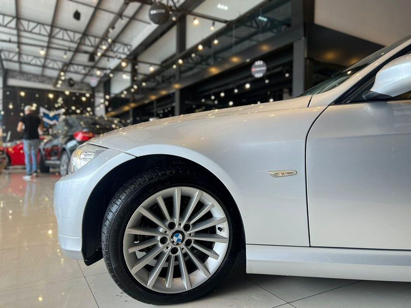 BMW 320ia 2.0 2011/2011 CONCEPT MOTORS PASSO FUNDO / Carros no Vale