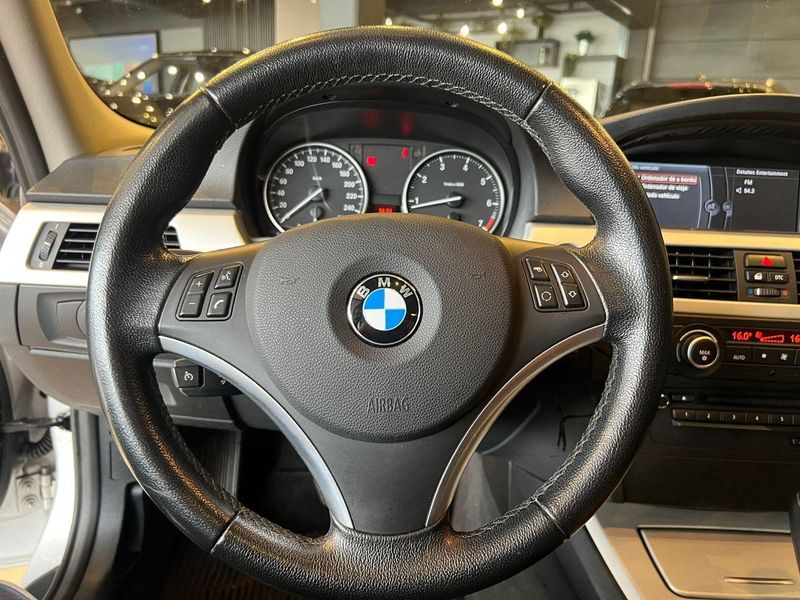 BMW 320ia 2.0 2011/2011 CONCEPT MOTORS PASSO FUNDO / Carros no Vale