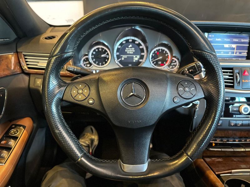 Mercedes-Benz E 550 Classe E 550 AMG 5.5 V8 4MATIC 2010/2011 CONCEPT MOTORS PASSO FUNDO / Carros no Vale Mercedes-Benz E 550 Classe E 550 AMG 5.5 V8 4MATIC 2010/2011 CONCEPT MOTORS PASSO FUNDO / Carros no Vale