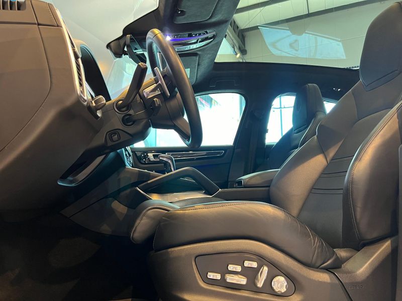 Porsche Cayenne Coupe Turbo 4.0 V8 550cv 2021/2021 CONCEPT MOTORS PASSO FUNDO / Carros no Vale Porsche Cayenne Coupe Turbo 4.0 V8 550cv 2021/2021 CONCEPT MOTORS PASSO FUNDO / Carros no Vale