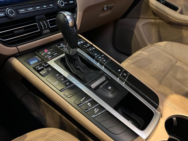 Porsche Macan 2.0 Turbo 2020/2020 CONCEPT MOTORS PASSO FUNDO / Carros no Vale
