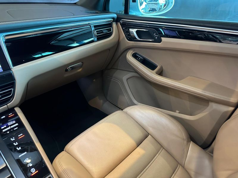 Porsche Macan 2.0 Turbo 2022/2023 CONCEPT MOTORS PASSO FUNDO / Carros no Vale