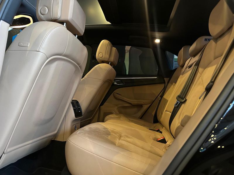 Porsche Macan 2.0 Turbo 2020/2020 CONCEPT MOTORS PASSO FUNDO / Carros no Vale