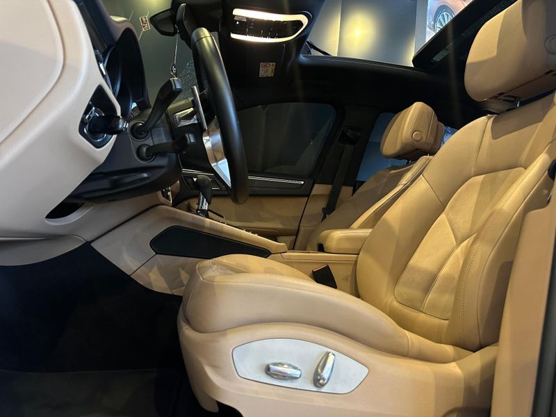 Porsche Macan 2.0 Turbo 2020/2020 CONCEPT MOTORS PASSO FUNDO / Carros no Vale