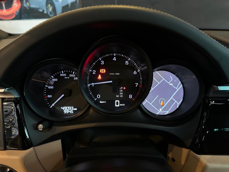 Porsche Macan 2.0 Turbo 2022/2023 CONCEPT MOTORS PASSO FUNDO / Carros no Vale