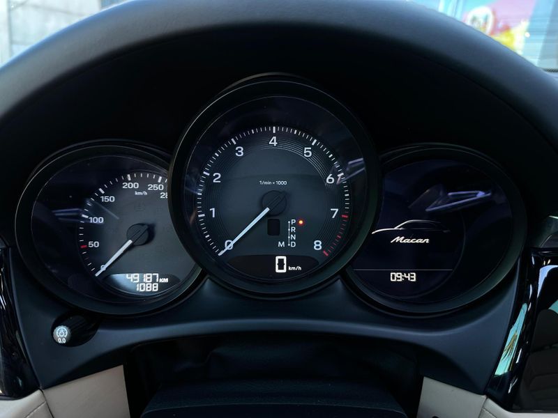 Porsche Macan 2.0 Turbo 2022/2023 CONCEPT MOTORS PASSO FUNDO / Carros no Vale