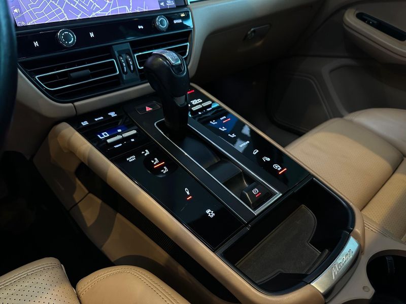 Porsche Macan 2.0 Turbo 2022/2023 CONCEPT MOTORS PASSO FUNDO / Carros no Vale