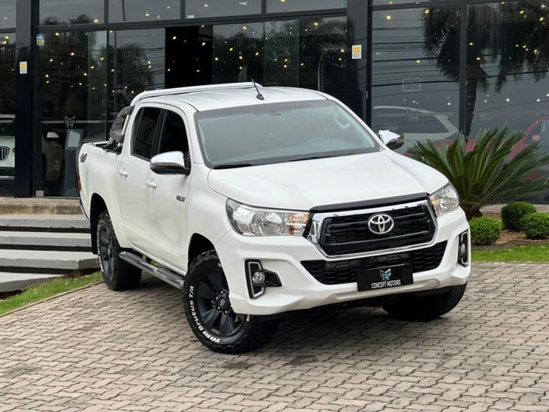 Toyota Hilux CD SR 4×4 2.8 TDI Diesel Aut. 2019/2019 CONCEPT MOTORS PASSO FUNDO / Carros no Vale
